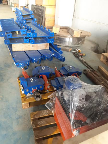 21 ədəd 302 tonluq mühərriklərin, 7 ədəd 100 tonluq transformatorların və 21 ədəd 77 tonluq generatorların sürüşdürülməsi və yüklənməsi