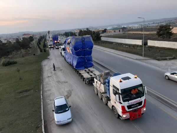 21 ədəd 302 tonluq mühərriklərin, 7 ədəd 100 tonluq transformatorların və 21 ədəd 77 tonluq generatorların daşınması Sənqəçal Elektrik Stansiyası – Qobu Elektrik Stansiyası
