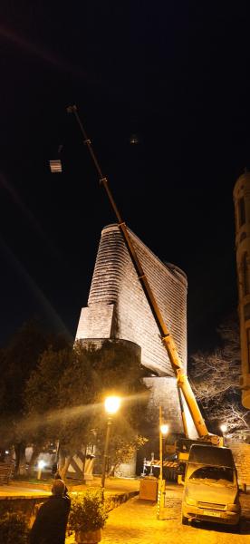 1 tonluq Royal, platforması və aksesuarları ilə birlikdə Qız Qalasına qaldırılması və düşürülməsi